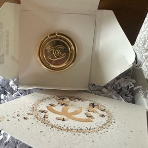 Chanel phone ring and stand